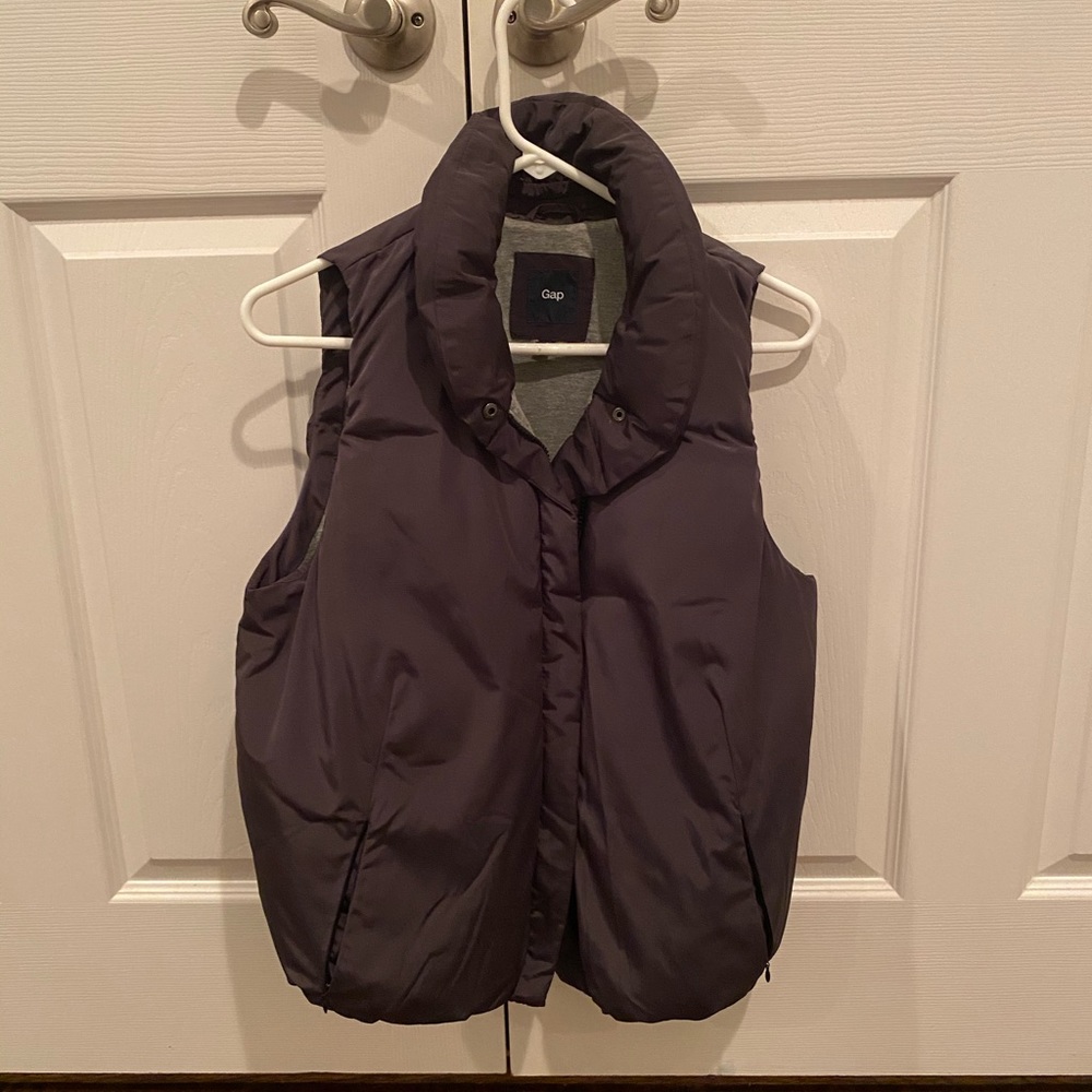 Gap brown puffer vest